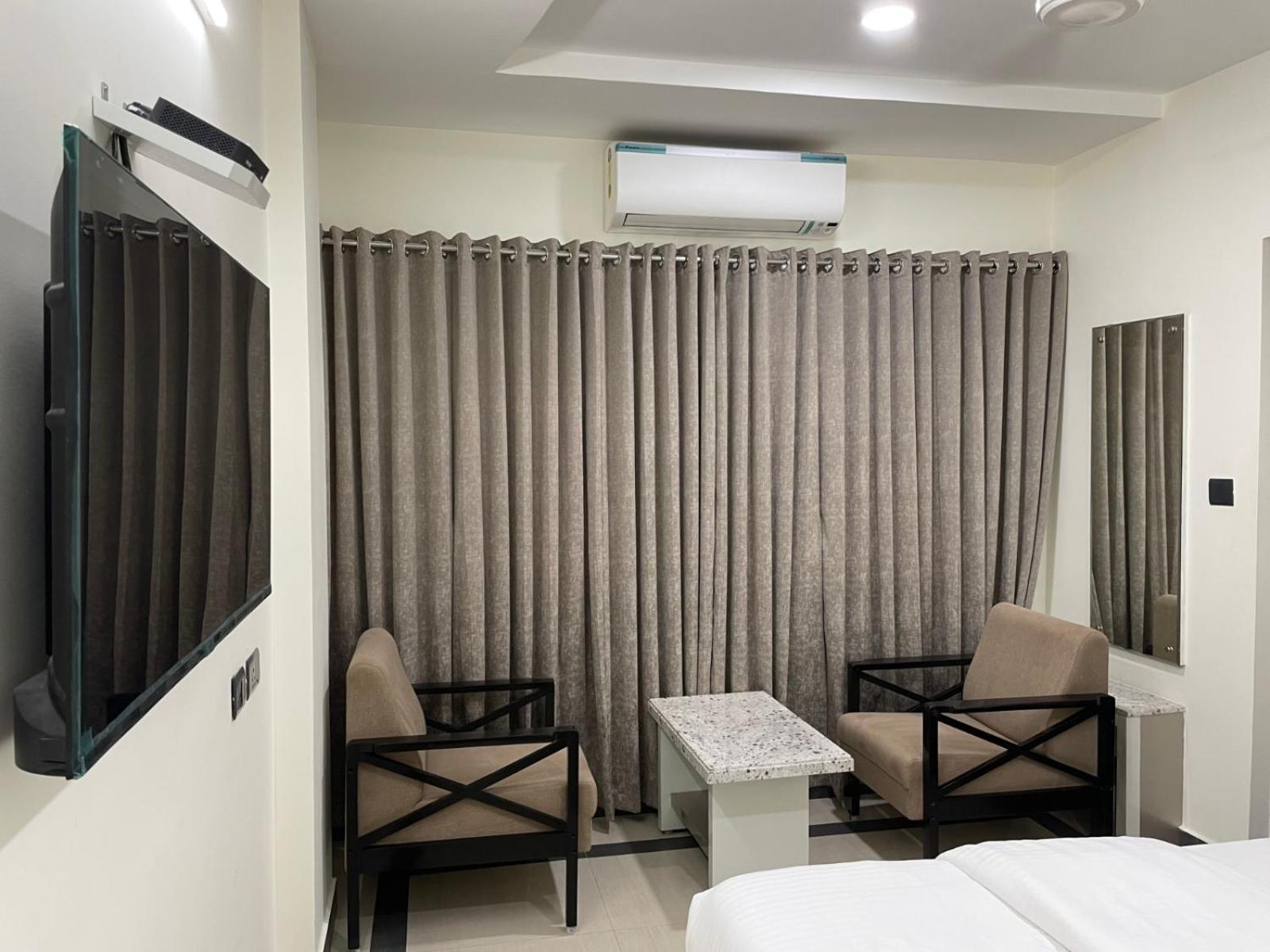Sr Hotel Anakāpalle Exterior foto