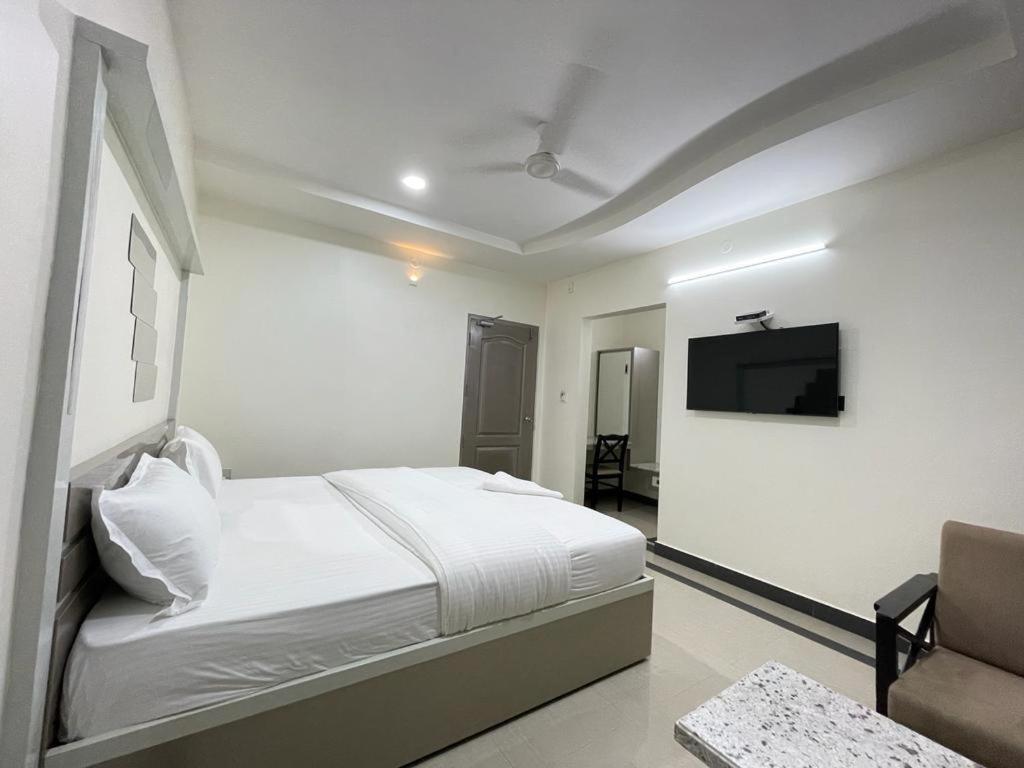 Sr Hotel Anakāpalle Exterior foto